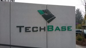 tech base logo am eingang